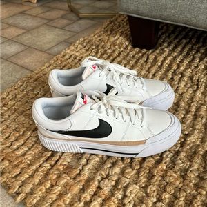 Nike Court Legacy Lift size 10